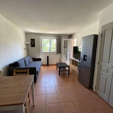 Is100-123 Appt 2 Pieces 4 Couchages Piscine Et Parking *
